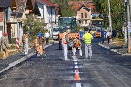 Završni radovi na saobraćajnici u Česmi, mještane obišao i ...