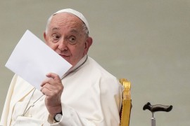 Papa pozvao katolike da odustanu od "sulude potjere" za novcem
