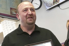 Vlasnik picerija prijetio zaposlenim deportacijom, osuđen na osam i po ...