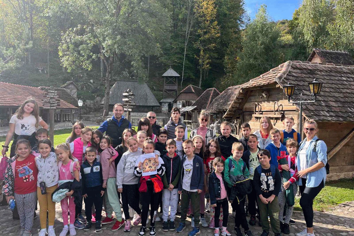 40 malih izviđača učilo o tradiciji predaka, igrali se i pošumljavali