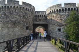 Haos na svadbi na Kalemegdanu: Izbila tuča, muškarac pao u dvorište ...