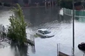 Barseloni prijeti katastrofa: Avioni "plivaju" po pisti, automobili ...