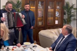 Dodik uz harmoniku zapjevao za pobjedu Trampa: "Ne može nam niko ...