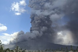 I danas nekoliko erupcija indonežanskog vulkana, hiljade ljudi ...