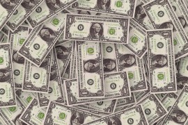 Žena dobila 13 miliona dolara odštete jer je otpuštena zbog vakcine
