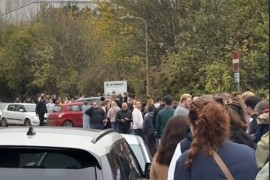 Navala za lonce i tave: Kupci u redu stajali i po četiri sata (VIDEO)