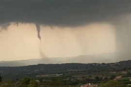 Dramatični snimci iz Španije: Kuljaju bujice, spuštaju se tornada ...