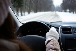 Zbog snijega otežan saobraćaj na prevojima Rogoj i Čemerno