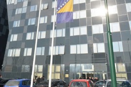 UIO rasprodaje koješta: Od pegle do auta