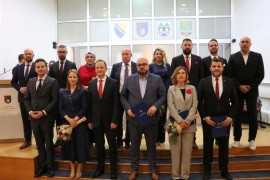 Vlada vjeruje u čast svog ministra Bošnjaka