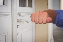 Upali u školu: Učiteljica zadobila potres mozga nakon napada više ...