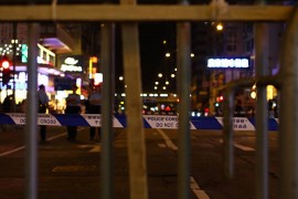 Autom se zabio u gomilu ljudi ispred osnovne škole