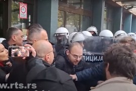 Blokirana zgrada Tužilaštva u Novom Sadu, interveniše policija ...
