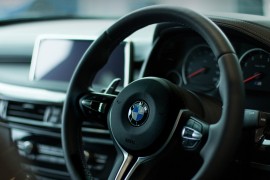 Oduzet bmw zbog duga od 9.550 KM