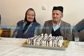 Djed Milovan iz Banjaluke uz pjesmu i rakiju proslavio 104. rođendan ...
