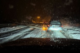 Banjaluka: Rasvjetni stub pao preko ceste