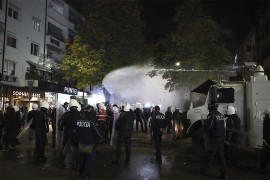 Protest opozicije u Tirani: Policija koristila vodene topove i suzavac