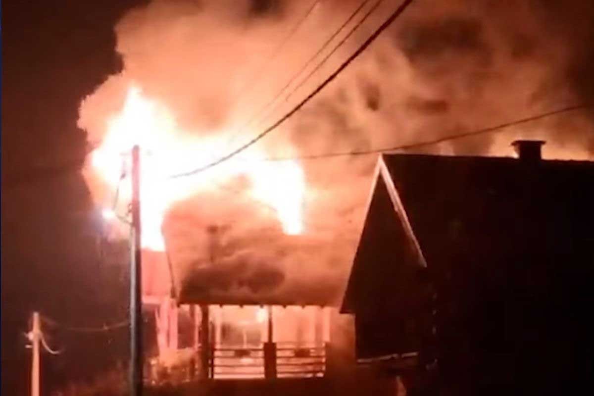 Veliki požar zahvatio restoran "Kod Čede", gasilo ga deset vatrogasaca (VIDEO)