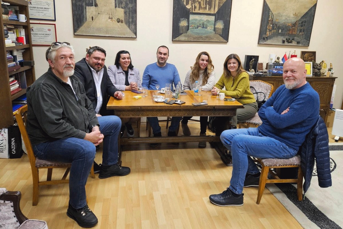 Sastanak predstavnika teatarskih kuća iz RS: Umrežavanjem do razvoja pozorišta