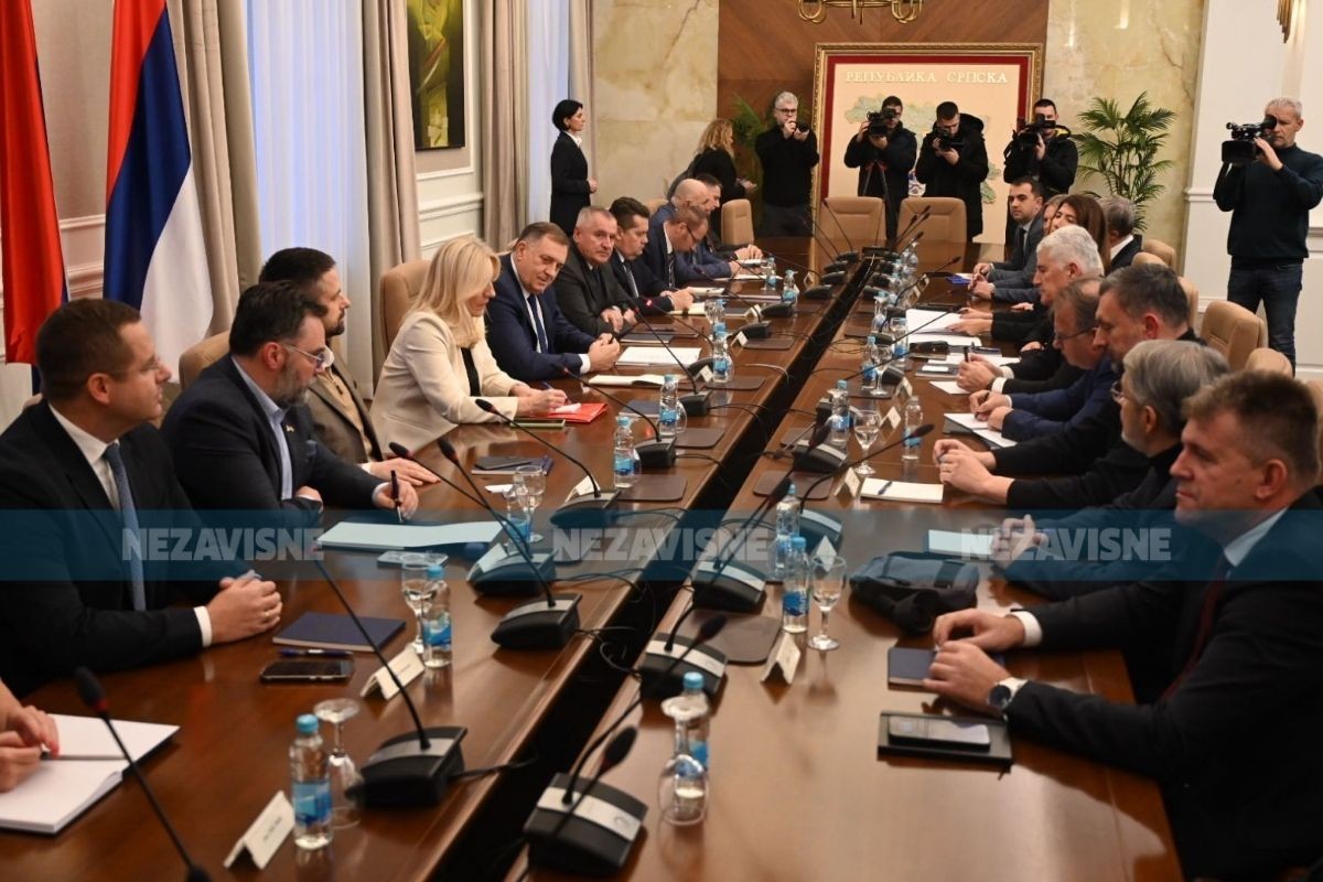 U Banjaluci počeo sastanak lidera SNSD-a, HDZ-a i "trojke"