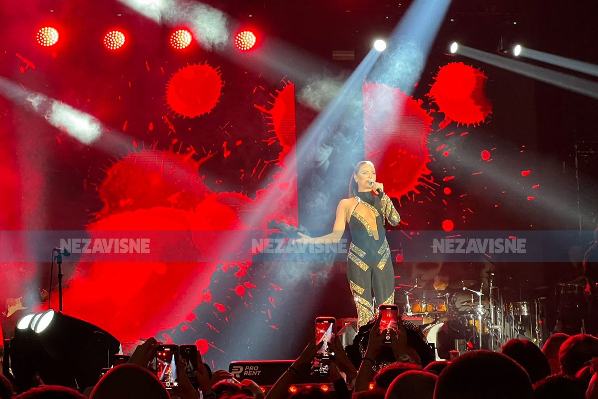 Milica Pavlović usijala atmosferu na koncertu u Laktašima (VIDEO)