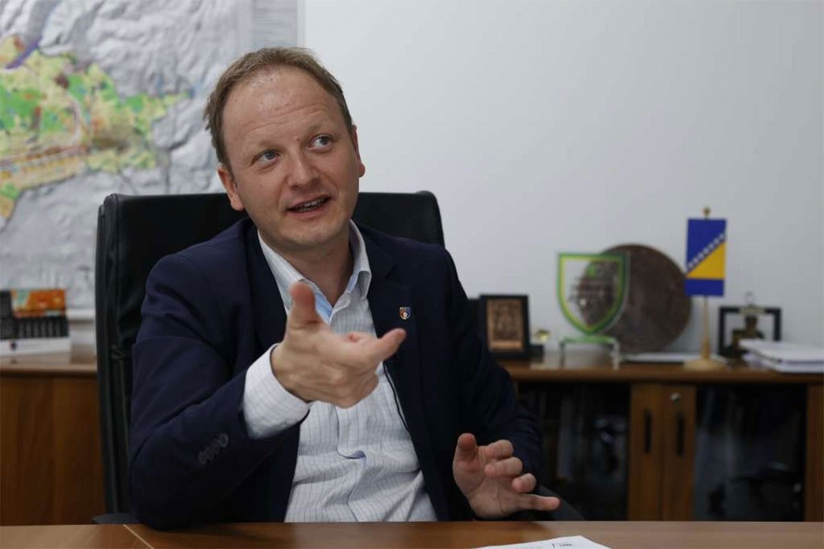 Ministru Bošnjaku određen jednomjesečni pritvor