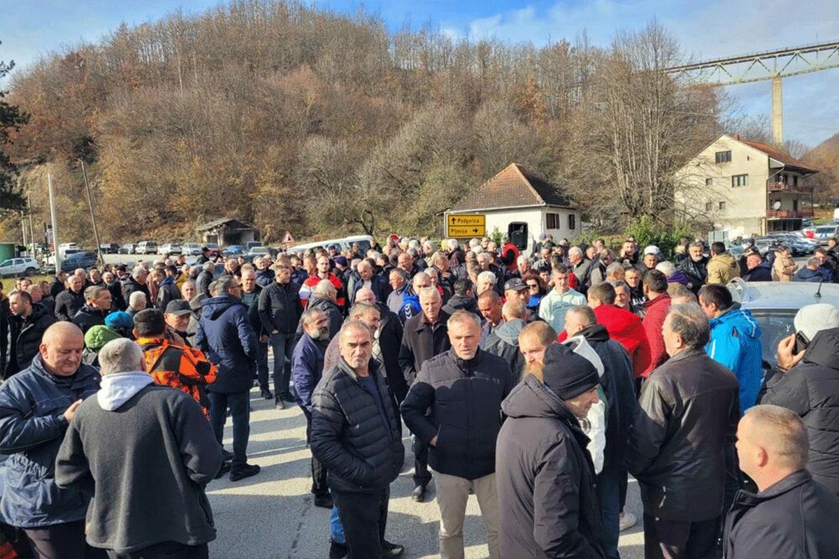 Protest u Crnoj Gori: "Ko i iz kakvih pobuda štiti Aliju Balijagića"