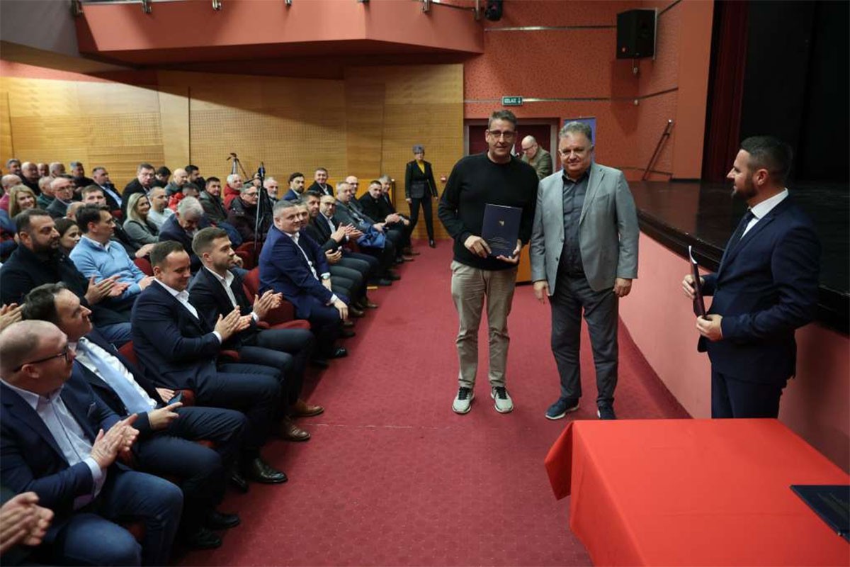 Vlada FBiH za 461 poslovni subjekt u RS izdvojila tri miliona KM