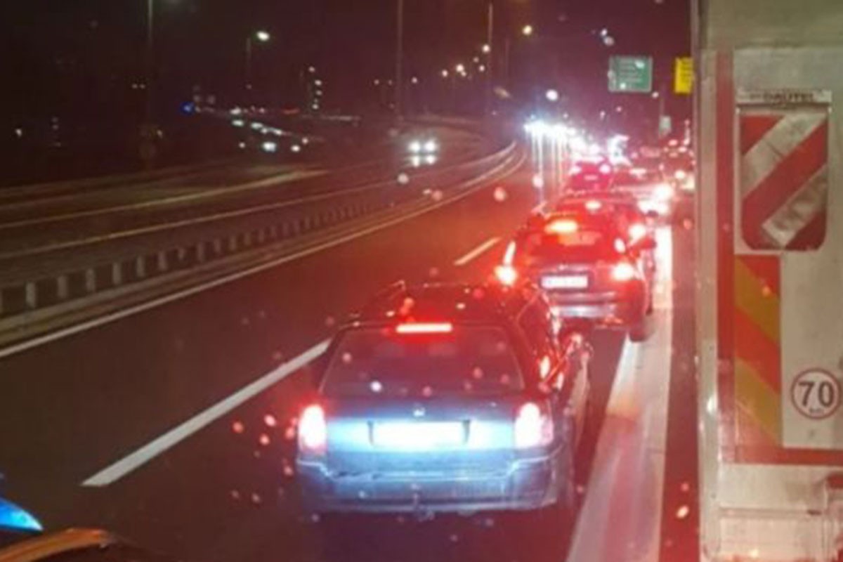 Saobraćajna nezgoda stvorila velike gužve, policija na terenu