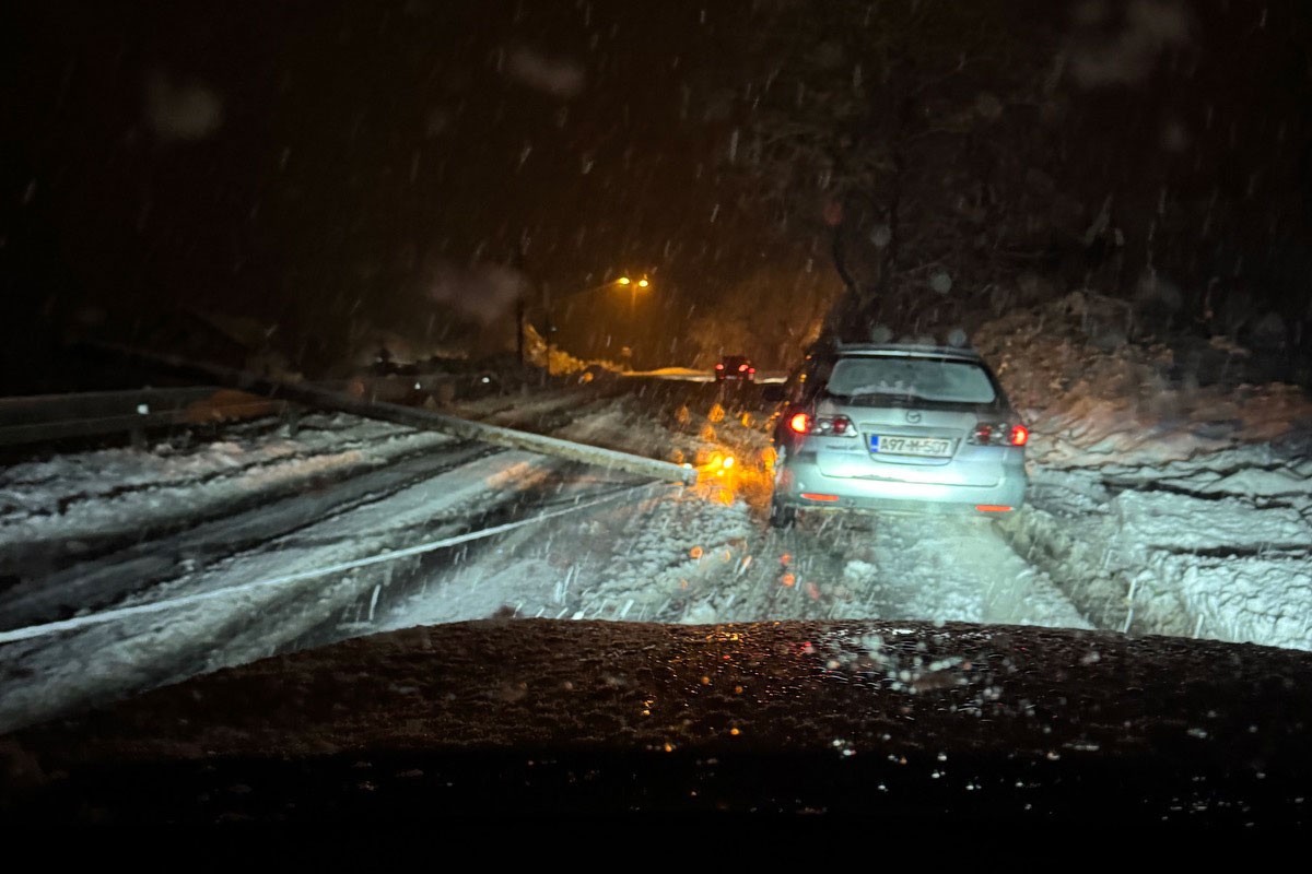 Banjaluka: Rasvjetni stub pao preko ceste