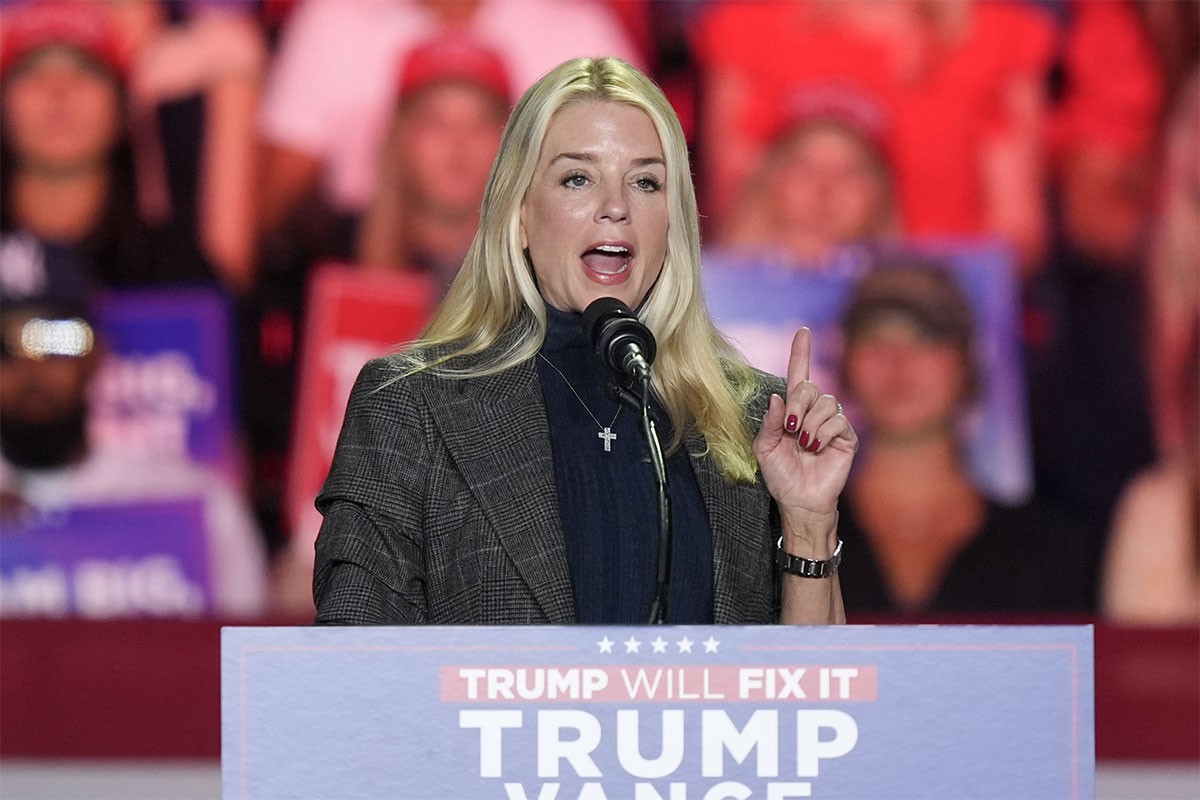 Tramp imenovao Pam Bondi za funkciju državnog tužioca SAD