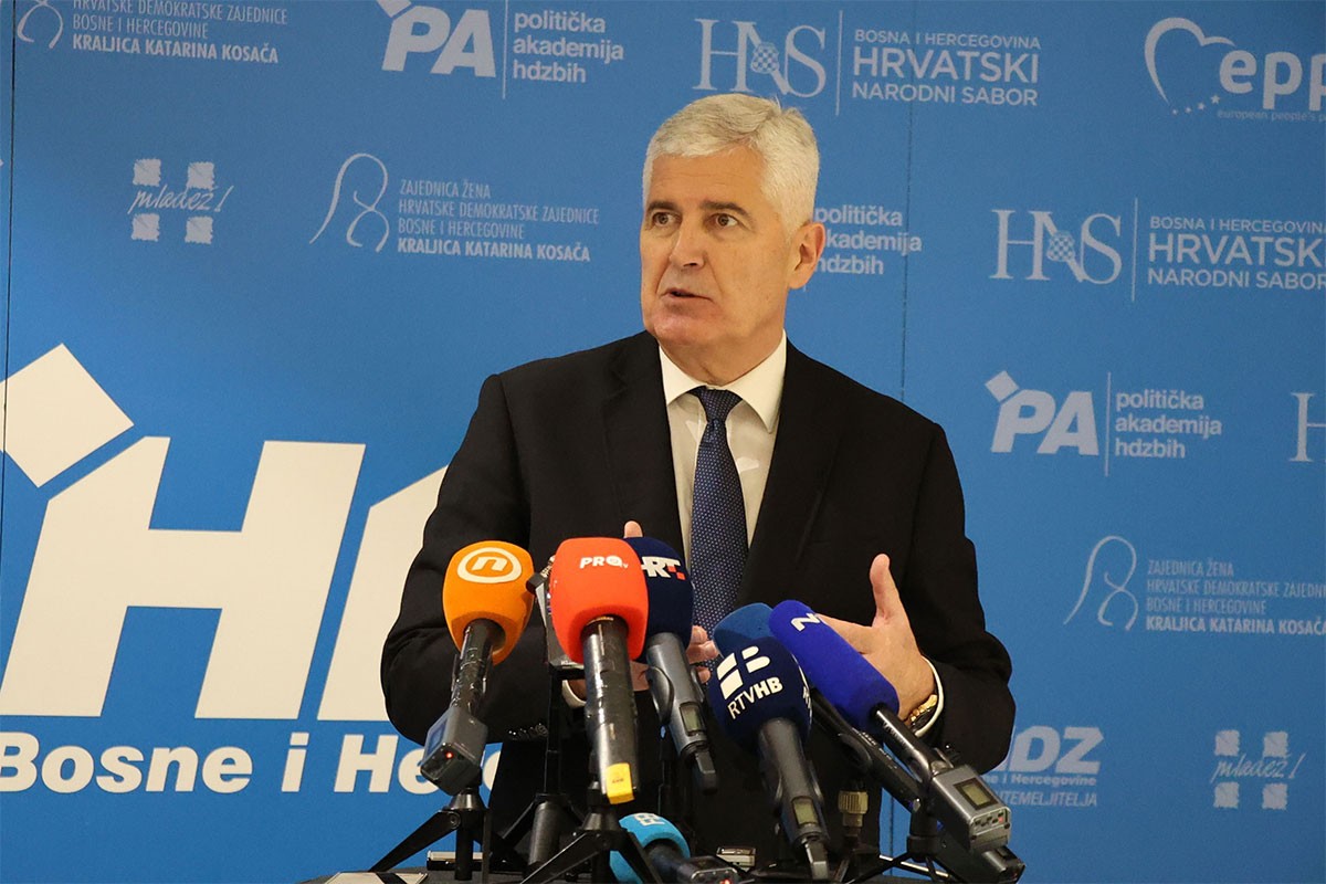 Čović: Neko uvijek "izmakne stolicu"