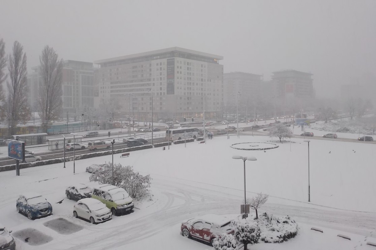 Snježne padavine izazvale kolaps na ulicama Sarajeva (VIDEO)