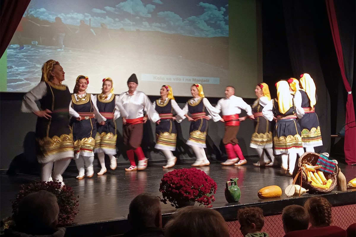 Održan godišnji koncert Ansambla "Zvorničko kolo"