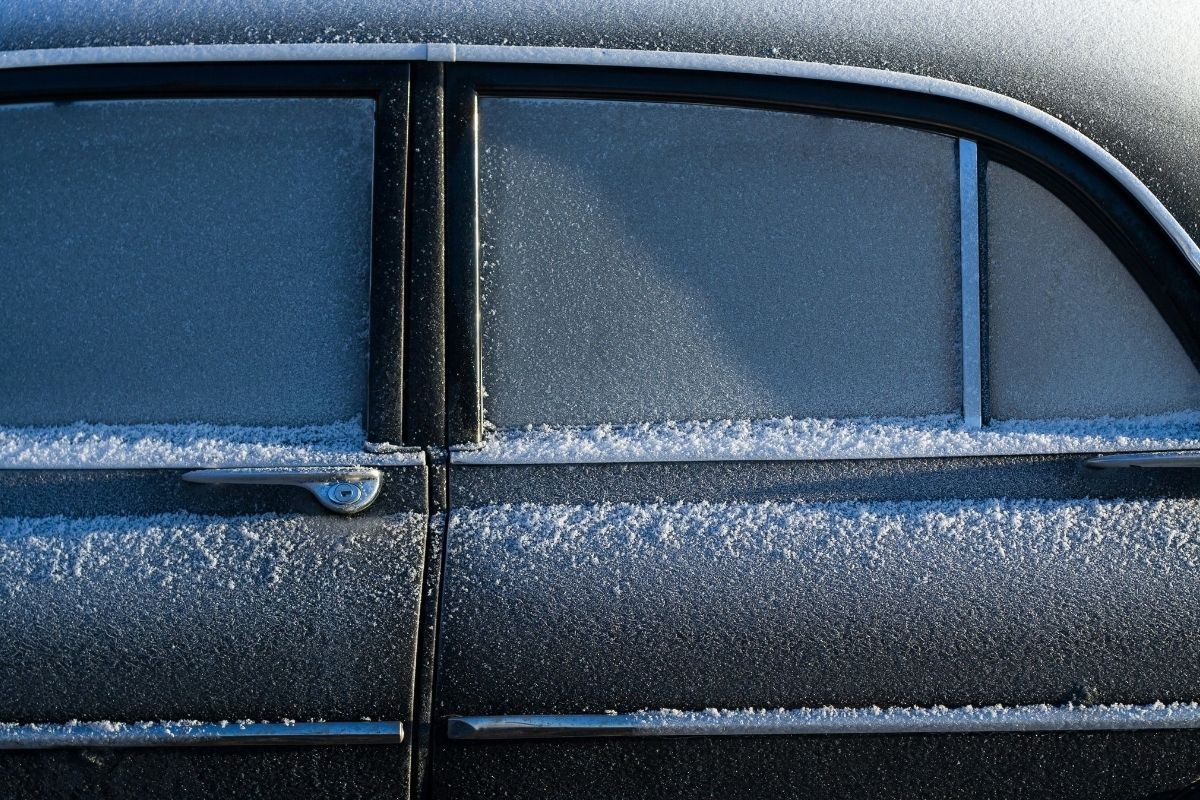 Kako odlediti staklo na automobilu