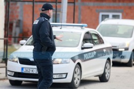 Policajci kontrolisali auto, djevojka im predala drogu
