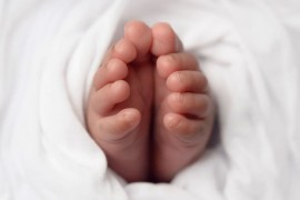 Bivša medicinska sestra ispitana zbog novih slučajeva smrti beba