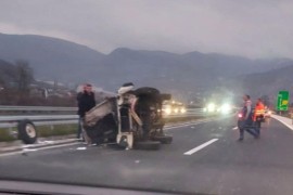 Land Rover se prevrnuo na auto-putu kod Zenice