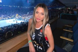 Prelijepa italijanska manekenka došla u Arenu u dresu Partizana (FOTO)
