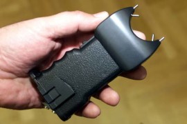 Srbin napadao prolaznike elektrošokerom jer ga je ostavila djevojka