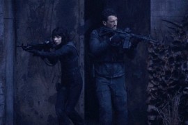 Anja Tejlor-Džoj i Majls Teler u novom filmu čuvaju "vrata pakla" ...