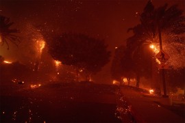 Frenklinova vatra bukti kod Los Anđelesa: Nebo se ne vidi od dima ...