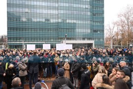 Protest u Banjaluci: Policija upozorila Stanivukovića, građani ispred ...