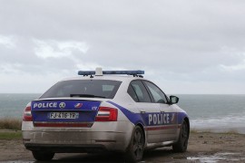 U Francuskoj ubijena dva agenta i dva migranta