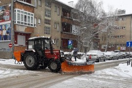 Snijeg i poledica usporavaju saobraćaj