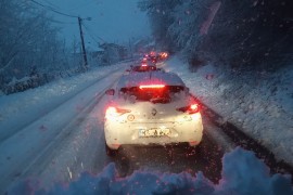Obustava saobraćaja na nekoliko puteva: Snijeg otežava kretanje