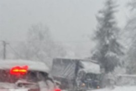 Sletjeli grtalica i kamion, paralisan saobraćaj kod Gradačca