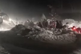Objavljen dramatičan snimak snježne oluje koja je zamela kolonu  kod ...