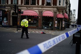 Automobilom uletio među pješake u Londonu, jedna osoba se bori za ...