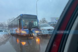 Sudar gradskog autobusa i automobila u Banjaluci